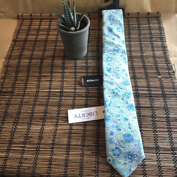 Express Skinny Floral Tie - Picture 2 of 3
